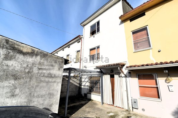 casa indipendente in vendita a Gualtieri