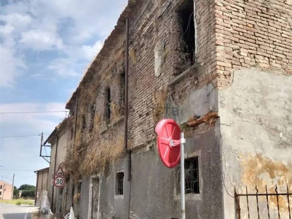 casa indipendente in vendita a Gualtieri in zona Pieve Saliceto