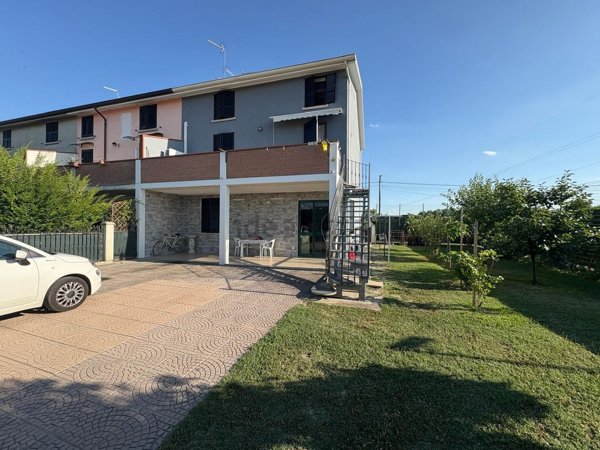 casa indipendente in vendita a Gualtieri