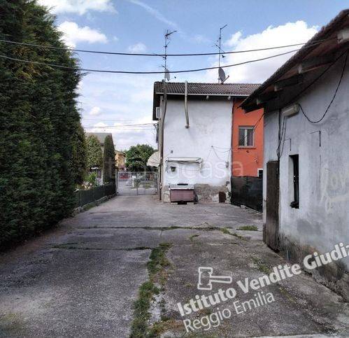 casa indipendente in vendita a Gualtieri in zona Santa Vittoria