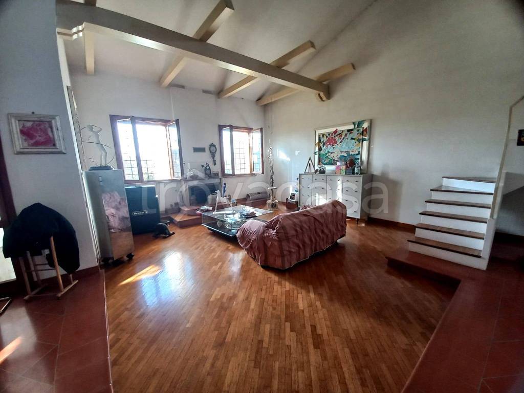 casa indipendente in vendita a Gualtieri in zona Santa Vittoria