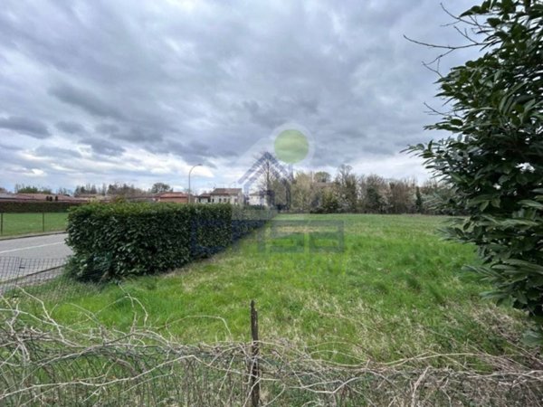 terreno edificabile in vendita a Gualtieri