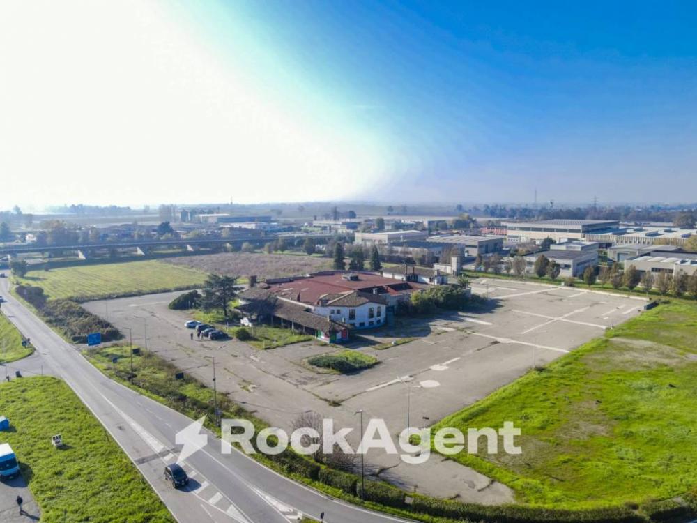 locale commerciale in vendita a Gualtieri