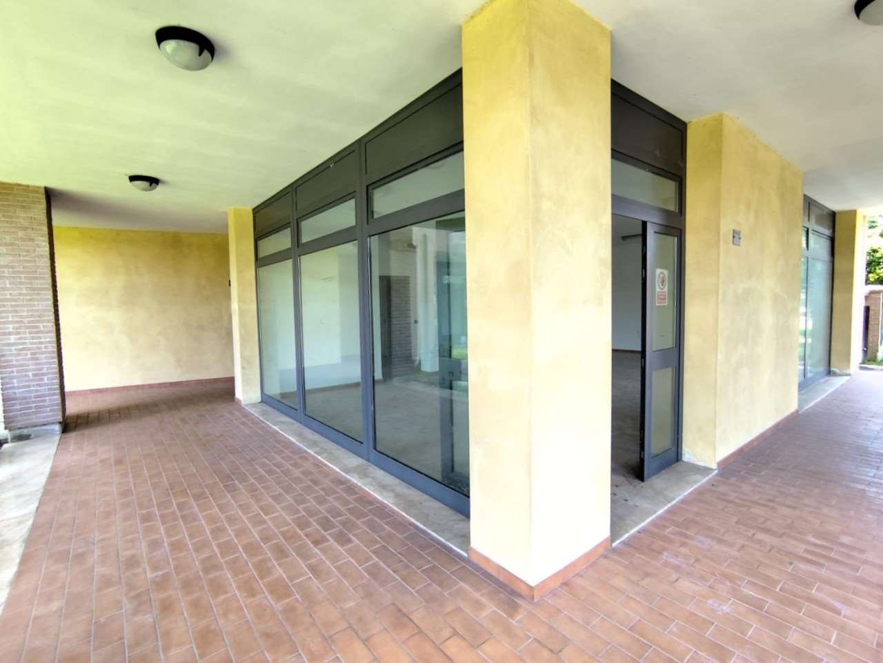 locale commerciale in vendita a Mignanego in zona Vittoria