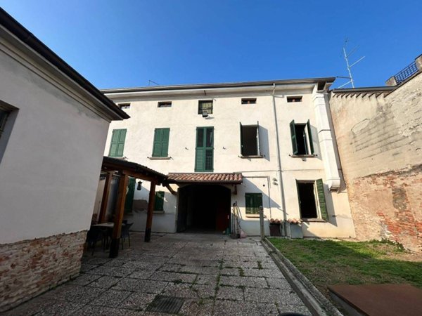 esavano in vendita a Gualtieri in zona Pieve Saliceto