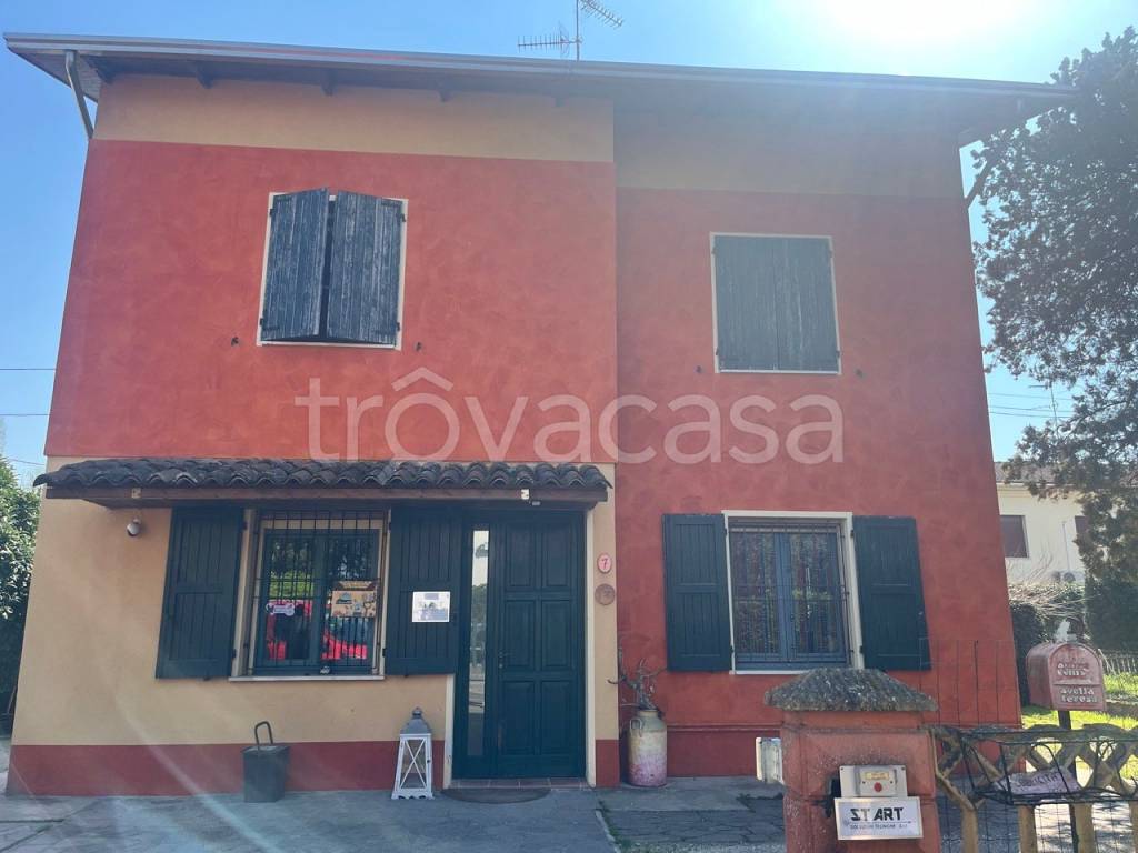 casa indipendente in vendita a Gualtieri in zona Santa Vittoria