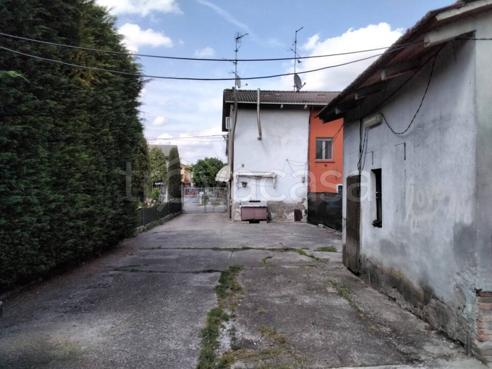 casa indipendente in vendita a Gualtieri in zona Santa Vittoria