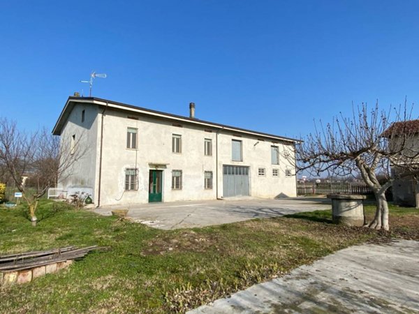 casa indipendente in vendita a Gualtieri