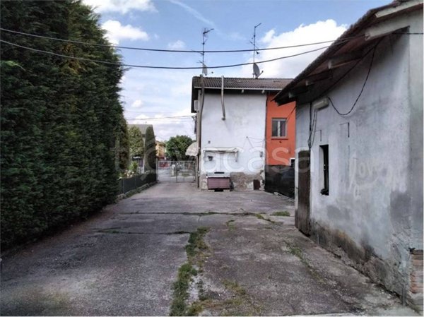 casa indipendente in vendita a Gualtieri in zona Santa Vittoria