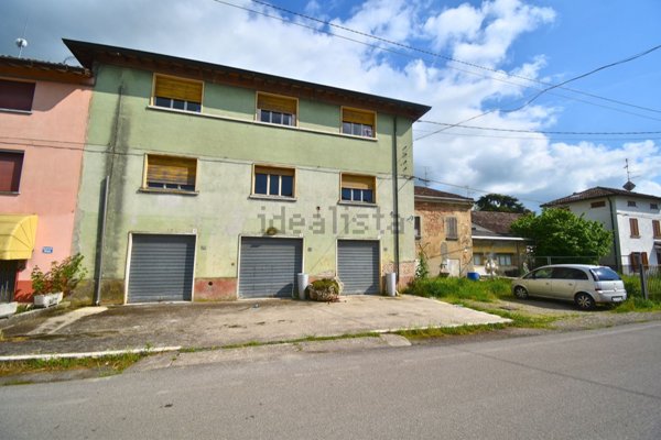 appartamento in vendita a Gualtieri in zona Santa Vittoria