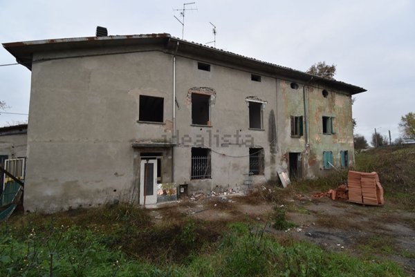 casa indipendente in vendita a Gualtieri in zona Santa Vittoria