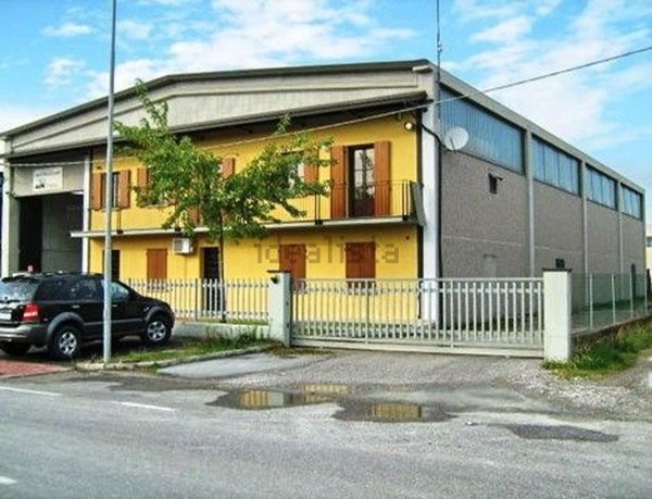 casa indipendente in vendita a Gualtieri