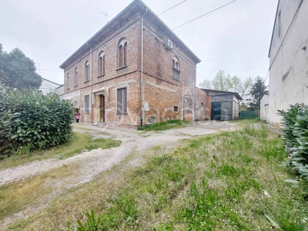 casa indipendente in vendita a Gualtieri in zona Pieve Saliceto