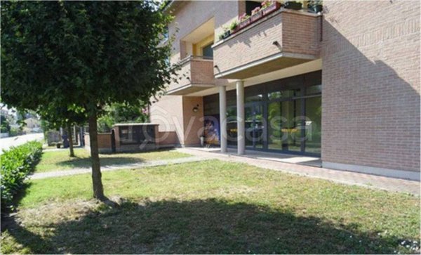 negozio in vendita a Gualtieri in zona Santa Vittoria