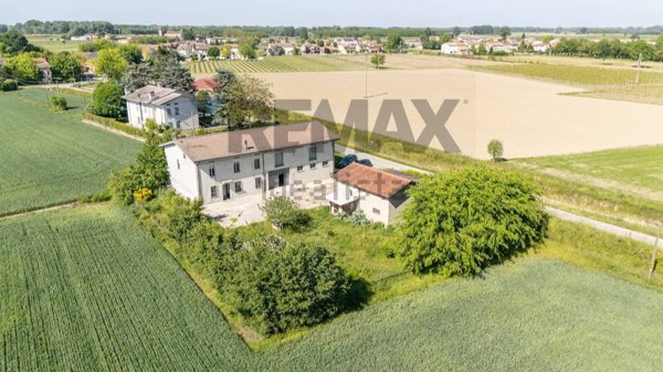 casa indipendente in vendita a Gualtieri