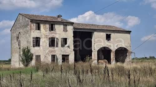 casa indipendente in vendita a Gualtieri in zona Pieve Saliceto