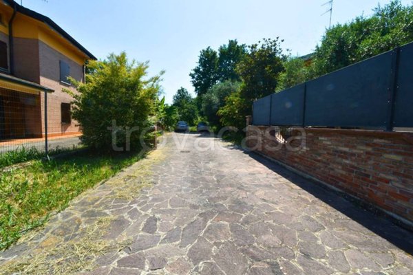 casa indipendente in vendita a Gualtieri in zona Santa Vittoria