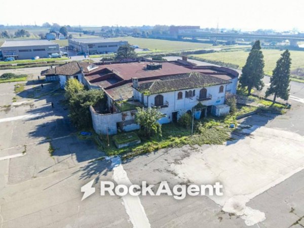 locale commerciale in vendita a Gualtieri in zona Pieve Saliceto