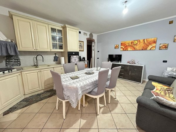 casa indipendente in vendita a Gualtieri in zona Pieve Saliceto