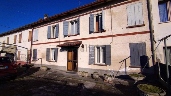 casa semindipendente in vendita a Gualtieri in zona Pieve Saliceto