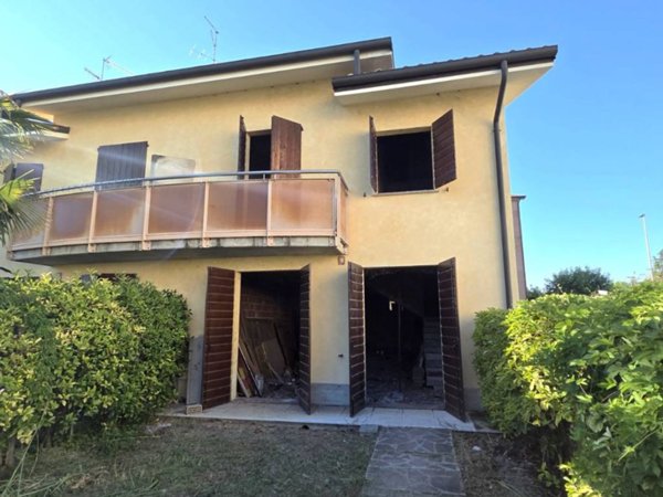 casa indipendente in vendita a Gualtieri