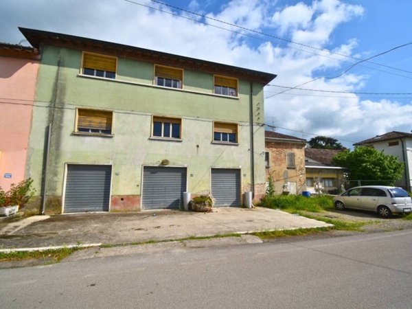 intera palazzina in vendita a Gualtieri in zona Santa Vittoria