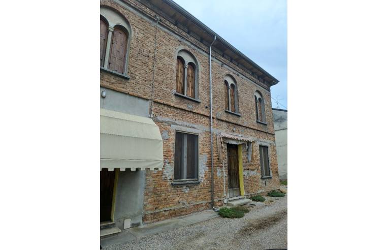 casa indipendente in vendita a Gualtieri in zona Pieve Saliceto