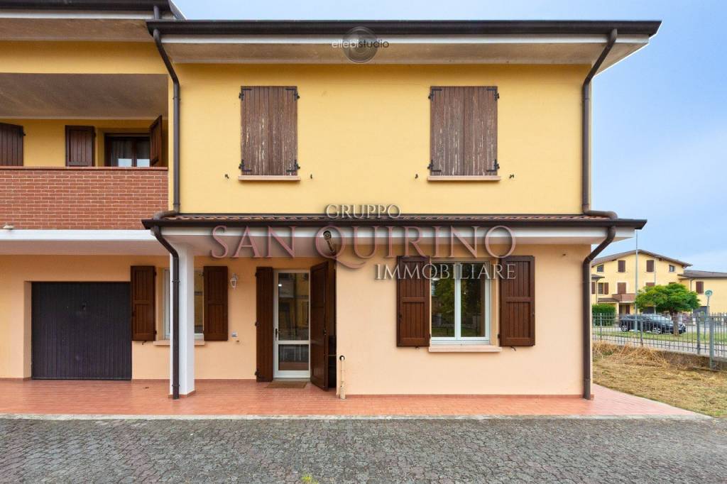 appartamento in vendita a Gualtieri in zona Santa Vittoria