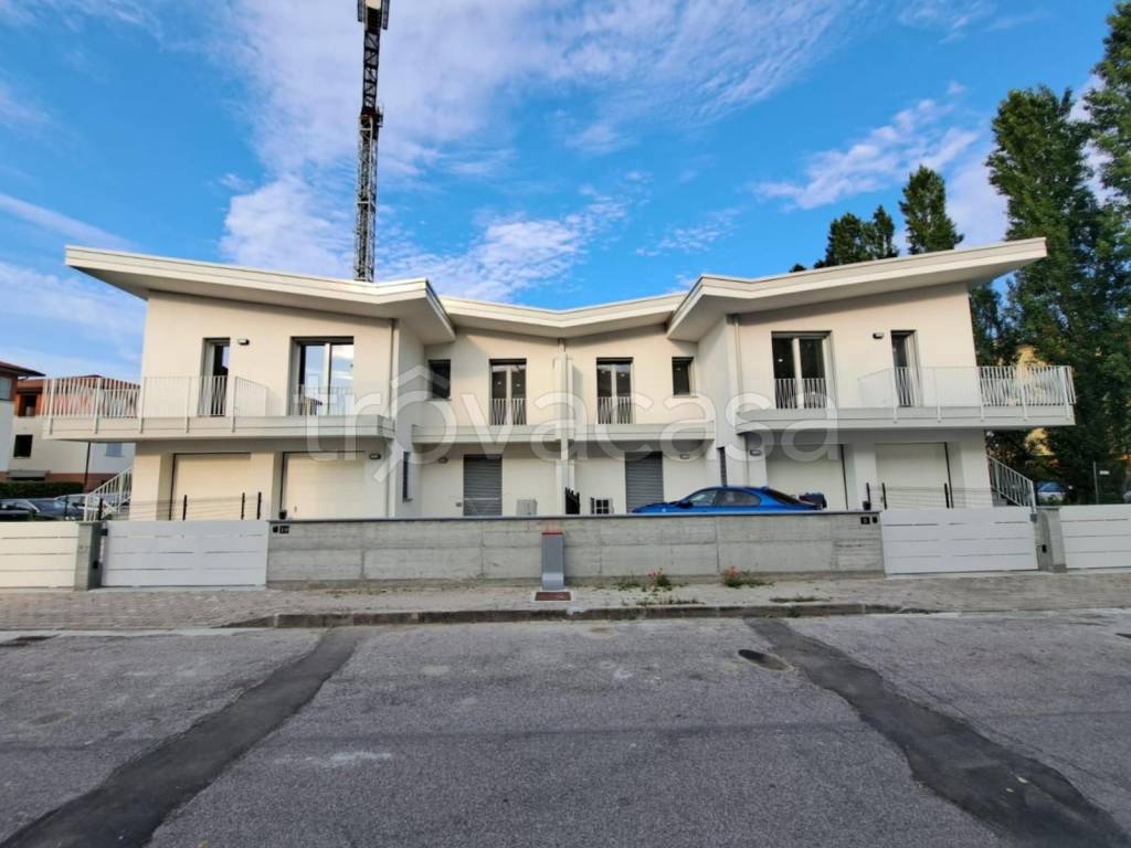 casa indipendente in vendita a Guastalla