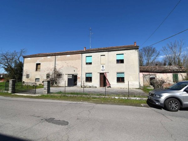 casa indipendente in vendita a Guastalla