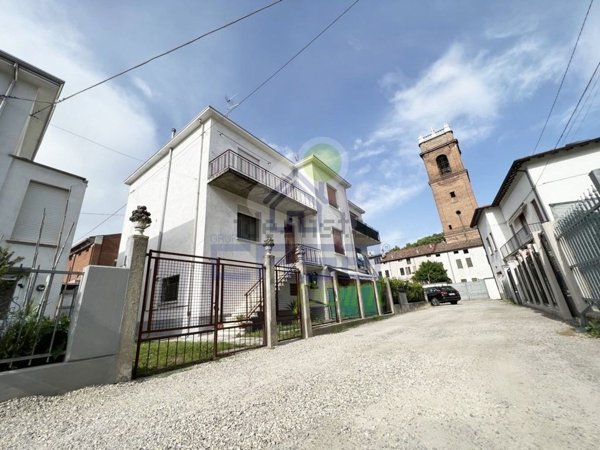 casa indipendente in vendita a Guastalla
