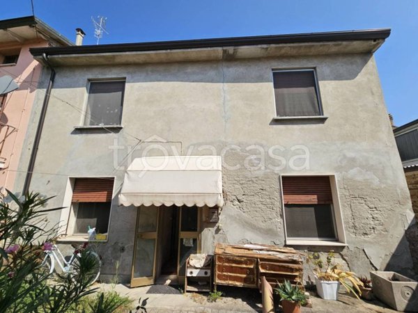 casa indipendente in vendita a Guastalla