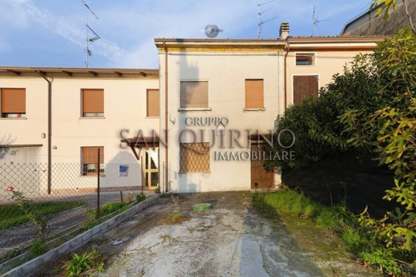 casa indipendente in vendita a Guastalla in zona San Rocco