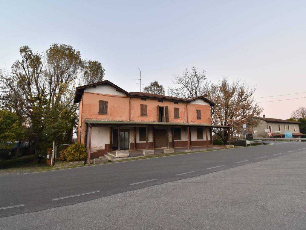 intera palazzina in vendita a Guastalla