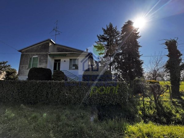 casa indipendente in vendita a Guastalla