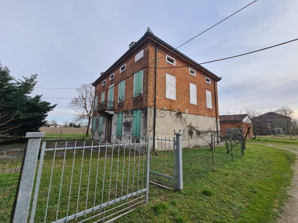 casa indipendente in vendita a Guastalla