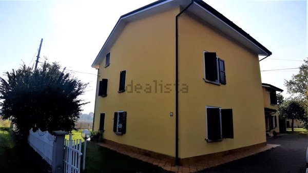 casa indipendente in vendita a Guastalla in zona San Rocco