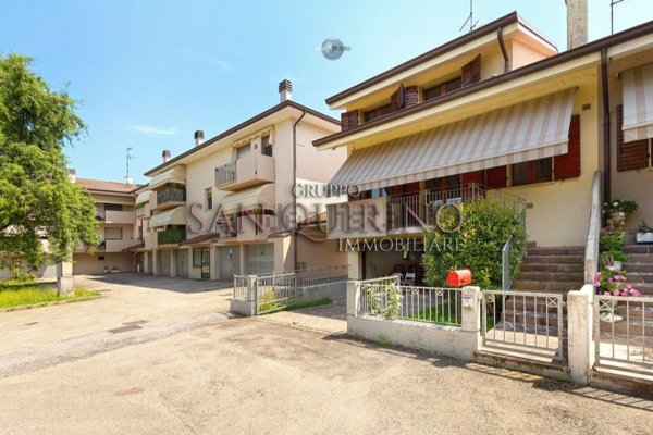 casa indipendente in vendita a Guastalla