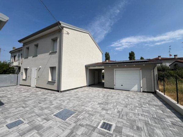 casa indipendente in vendita a Guastalla