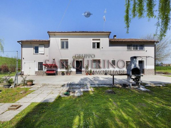 casa indipendente in vendita a Guastalla