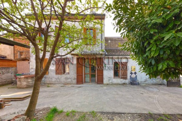 casa indipendente in vendita a Guastalla