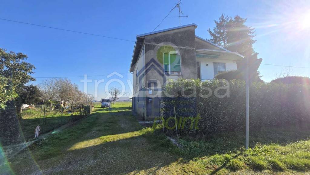 casa indipendente in vendita a Guastalla