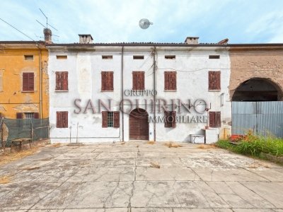 casa indipendente in vendita a Guastalla