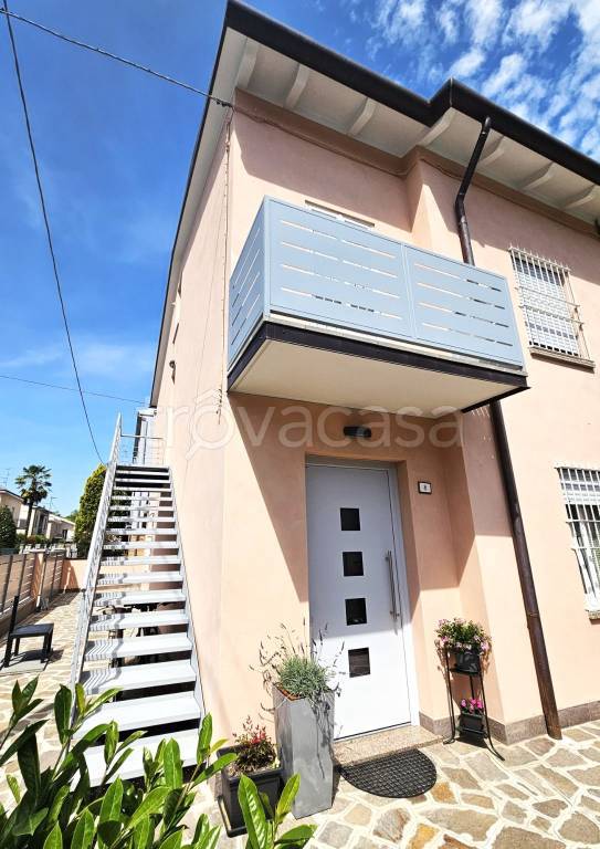 casa indipendente in vendita a Guastalla in zona Pieve