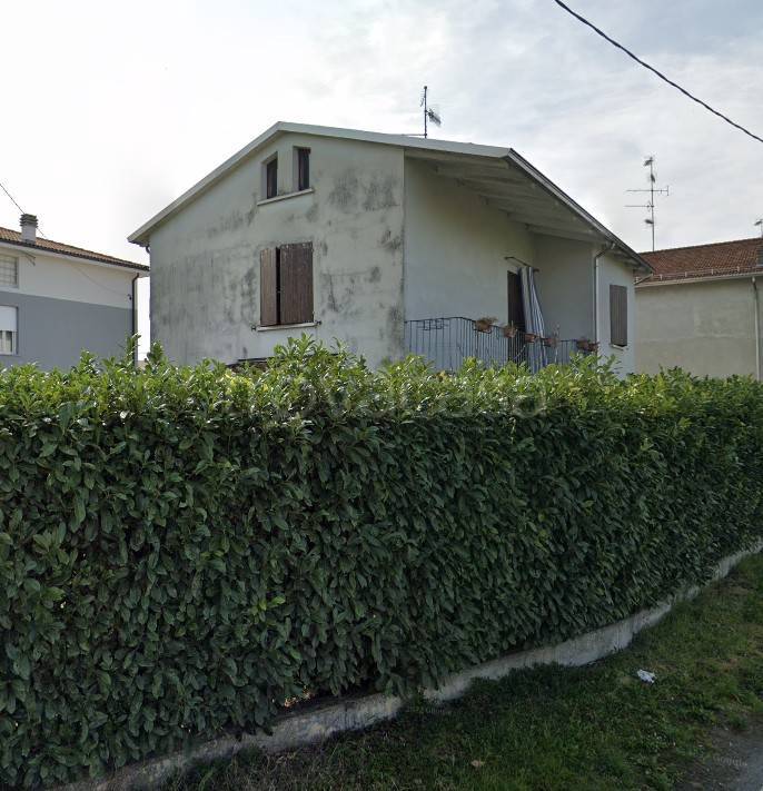 casa indipendente in vendita a Guastalla in zona San Giorgio