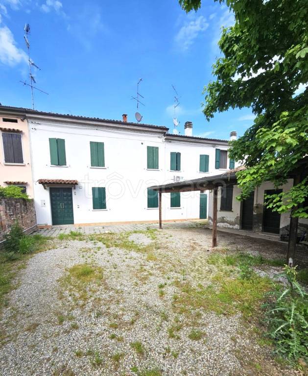 casa indipendente in vendita a Guastalla in zona San Martino