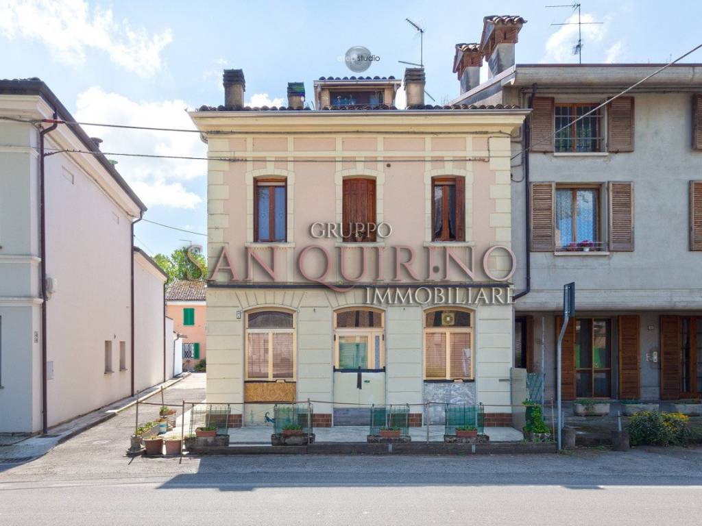casa indipendente in vendita a Guastalla in zona San Martino