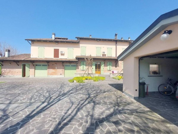 casa indipendente in vendita a Guastalla