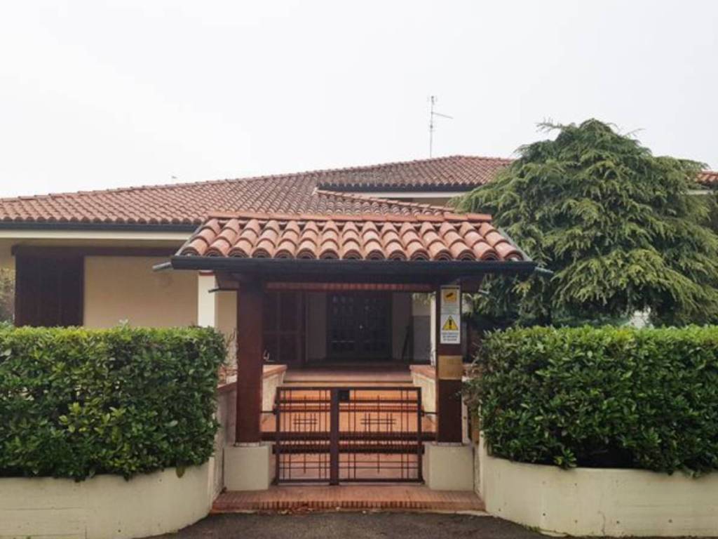 casa indipendente in vendita a Guastalla