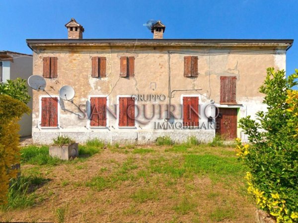 casa indipendente in vendita a Guastalla in zona San Girolamo